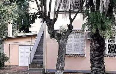 Imagem: A casa possui 5 Dormitórios, 3 Banheiros, 5 Vagas na garagem