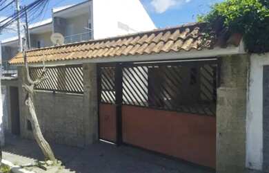 Imagem: A casa possui 4 Dormitórios, 3 Banheiros, 3 Vagas na garagem