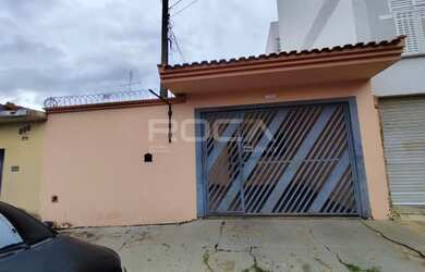 Imagem: A casa possui 2 Dormitórios, 1 Banheiro, 1 Vaga na garagem