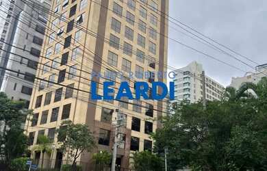 Imagem: O depósito possui 1 Vaga na garagem e 52m² de Área e está