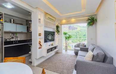 Imagem: O apartamento possui 2 Dormitórios, 1 Banheiro, 1 Vaga na garagem