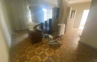 Imagem: A casa possui 3 Dormitórios, 3 Banheiros, 5 Vagas na garagem