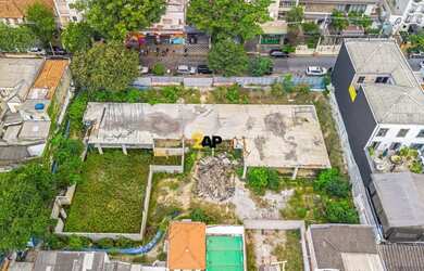 Imagem: O terreno possui 2.354m² de Área e está localizado em Santa