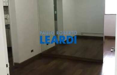 Imagem: O apartamento possui 1 Dormitório, 1 Banheiro, 1 Vaga na garagem