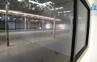 Imagem: O depósito possui 12.285m² de Área e está localizado em