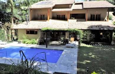 Imagem: A casa em condomínio possui 4 Dormitórios, 5 Banheiros, 4