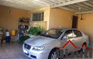 Imagem: A casa possui 2 Dormitórios, 3 Banheiros, 2 Vagas na garagem