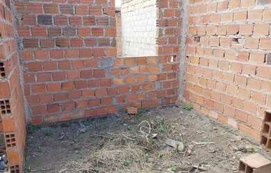 Imagem: A casa possui 2 Dormitórios, 1 Banheiro, 1 Vaga na garagem