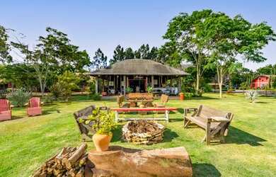 Imagem: A casa em condomínio à venda possui 5 Dormitórios, 5 Banheiros