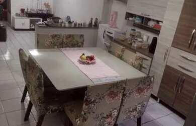 Imagem: A casa possui 2 Dormitórios, 2 Banheiros e 100m² de Área