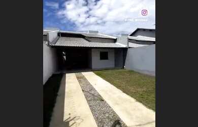 Imagem: A casa possui 3 Dormitórios, 2 Banheiros, 3 Vagas na garagem