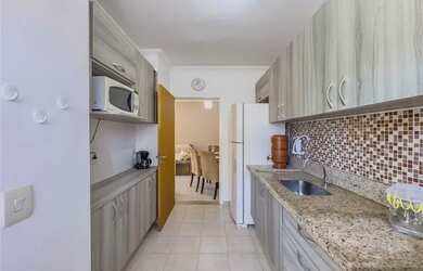 Imagem: O apartamento possui 2 Dormitórios, 1 Banheiro, 2 Vagas na