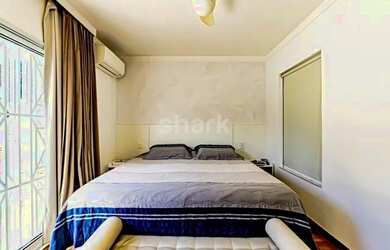 Imagem: A casa em condomínio possui 5 Dormitórios, 5 Banheiros, 5