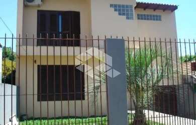 Imagem: A casa possui 3 Dormitórios, 2 Banheiros, 3 Vagas na garagem