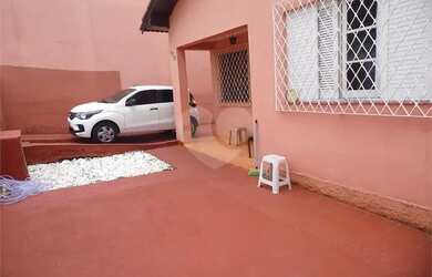 Imagem: A casa possui 3 Dormitórios, 1 Banheiro, 5 Vagas na garagem