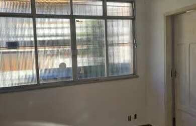 Imagem: A casa possui 4 Dormitórios, 2 Banheiros, 3 Vagas na garagem