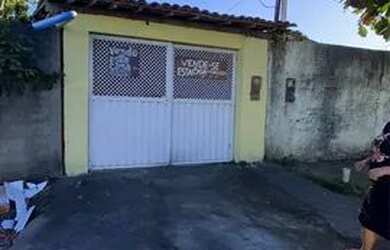 Imagem: A casa possui 4 Dormitórios, 2 Banheiros, 1 Vaga na garagem