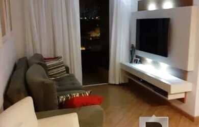 Imagem: O apartamento possui 2 Dormitórios, 1 Banheiro, 1 Vaga na garagem