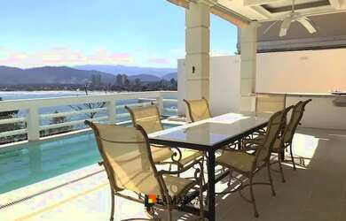 Imagem: A casa em condomínio possui 4 Dormitórios, 5 Banheiros, 4