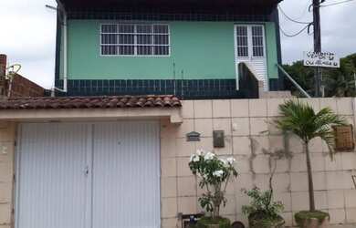 Imagem: A casa possui 3 Dormitórios, 2 Banheiros, 1 Vaga na garagem