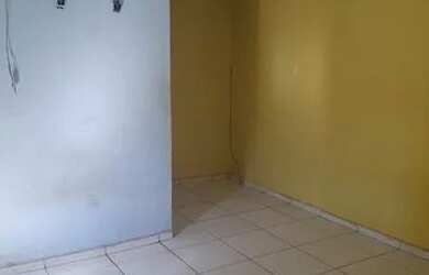 Imagem: A casa possui 1 Dormitório, 1 Banheiro, 1 Vaga na garagem