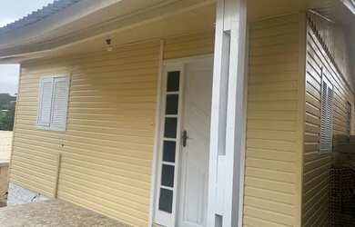 Imagem: A casa possui 2 Dormitórios, 1 Banheiro e está localizado