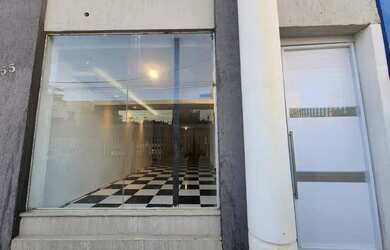 Imagem: O depósito para alugar possui 1 Vaga na garagem e 130m² de