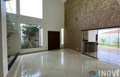 Imagem: A casa possui 4 Dormitórios, 4 Banheiros, 3 Vagas na garagem