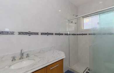 Imagem 15: Casa de condomínio para venda possui 700 metros quadrados com 5 quartos