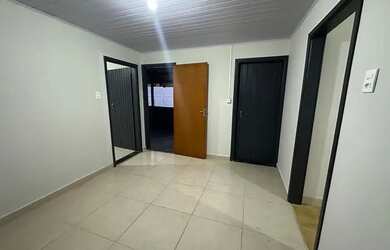 Imagem: A casa possui 5 Dormitórios, 3 Banheiros, 3 Vagas na garagem