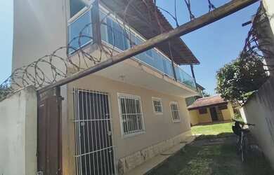 Imagem: A casa possui 2 Dormitórios, 2 Banheiros, 4 Vagas na garagem