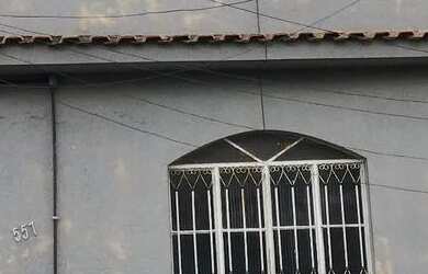 Imagem: A casa possui 2 Dormitórios, 1 Banheiro e está localizado