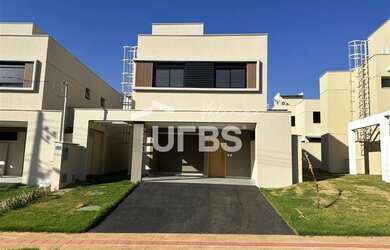 Imagem: A casa possui 3 Dormitórios, 4 Banheiros, 4 Vagas na garagem