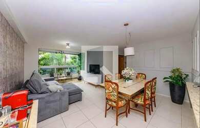 Imagem: O apartamento possui 4 Dormitórios, 2 Banheiros, 2 Vagas na