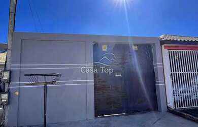 Imagem: A casa possui 2 Dormitórios, 1 Banheiro, 1 Vaga na garagem