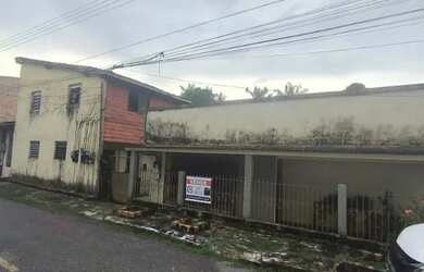 Imagem: A casa possui 3 Dormitórios, 4 Banheiros, 1 Vaga na garagem