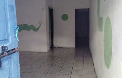 Imagem: A casa possui 1 Dormitório, 1 Banheiro, 1 Vaga na garagem e