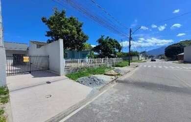 Imagem: A casa possui 2 Dormitórios, 2 Banheiros, 3 Vagas na garagem