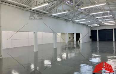 Imagem: O depósito possui 5 Vagas na garagem, 840m² de Área e está