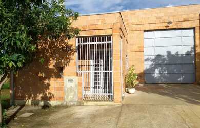 Imagem: O depósito possui 2 Vagas na garagem, 200m² de Área e está