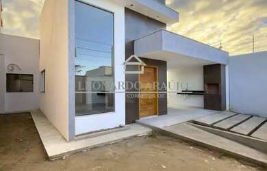 Imagem: A casa possui 3 Dormitórios, 2 Banheiros e 114m² de Área