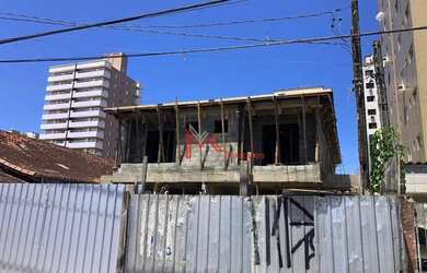 Imagem: A casa possui 3 Dormitórios, 1 Banheiro, 3 Vagas na garagem