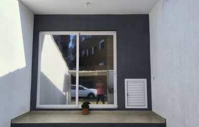 Imagem: A casa possui 2 Dormitórios, 1 Banheiro, 1 Vaga na garagem