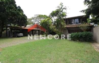 Imagem: A casa possui 3 Dormitórios, 5 Banheiros, 4 Vagas na garagem