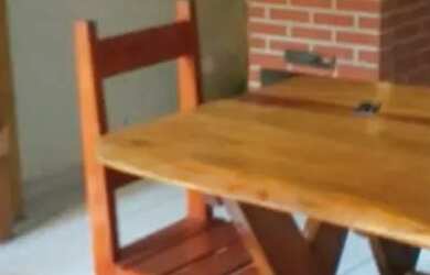 Imagem: A casa possui 2 Dormitórios, 2 Banheiros, 2 Vagas na garagem