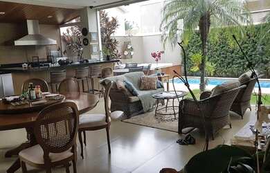 Imagem: A casa em condomínio possui 3 Dormitórios, 5 Banheiros, 5