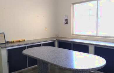 Imagem: A casa possui 5 Dormitórios, 4 Banheiros, 4 Vagas na garagem