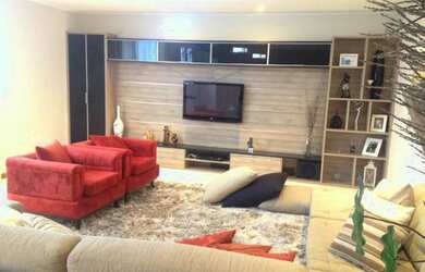 Imagem: A casa possui 4 Dormitórios, 4 Banheiros, 2 Vagas na garagem