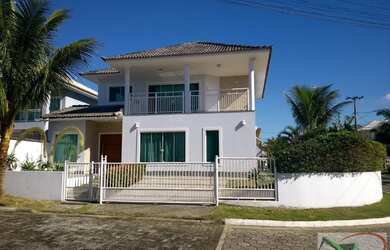 Imagem: A casa em condomínio possui 4 Dormitórios, 4 Banheiros, 362m²