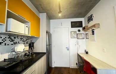 Imagem: O apartamento possui 1 Dormitório, 1 Banheiro, 1 Vaga na garagem